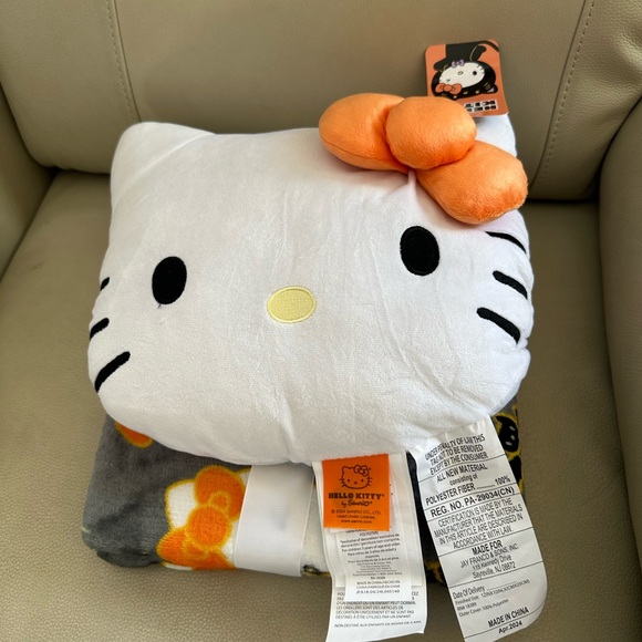 2024 hello kitty Halloween blanket and pillow - Picture 7 of 7